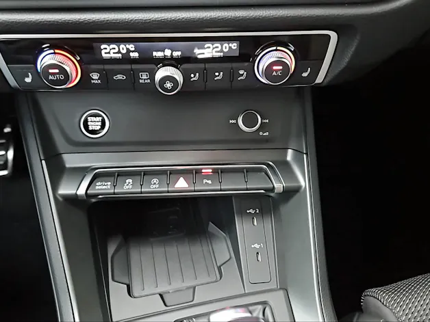 Audi Q3 Sportback 35 TFSI S line Attraction S-tronic Mythosschwarz Metallic