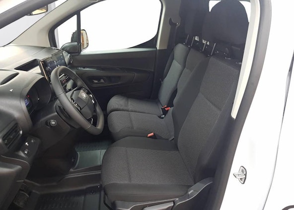 Vehicle image 8 Vehicle image 8