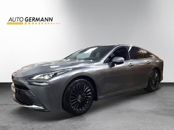 First vehicle image