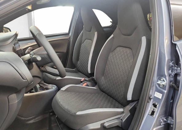 Vehicle image 8 Vehicle image 8