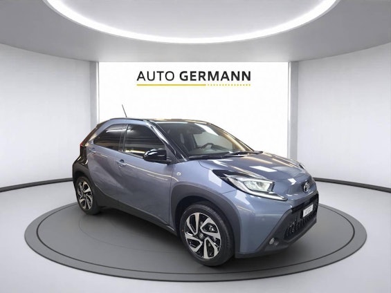 Vehicle image 3