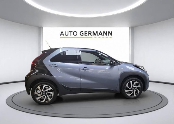 Vehicle image 6 Vehicle image 6