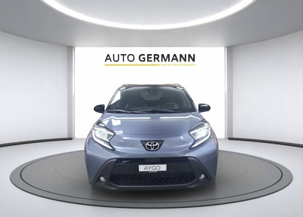 Vehicle image 4 Vehicle image 4