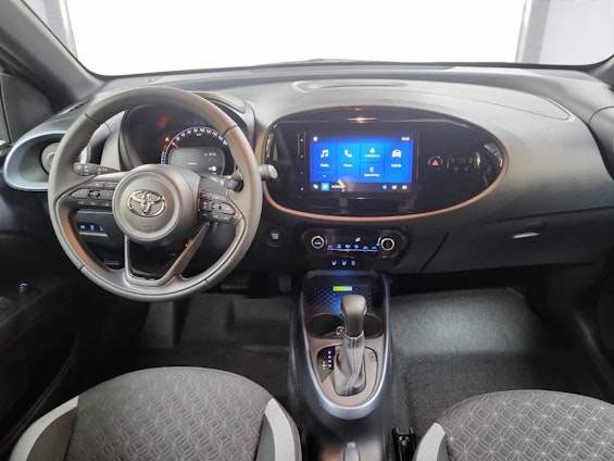 Vehicle image 7