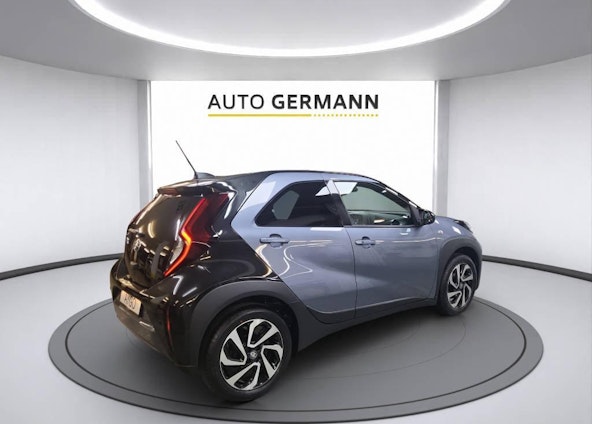 Vehicle image 2 Vehicle image 2