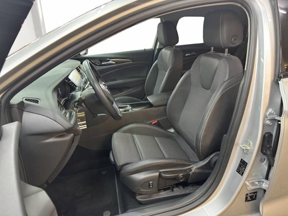 Vehicle image 8 Vehicle image 8