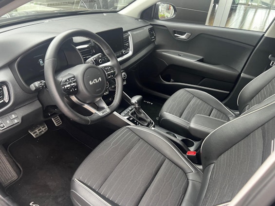 Vehicle image 4 Vehicle image 4