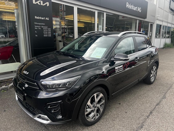 First vehicle image