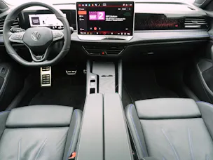 VW Passat Variant 2.0 TSI DSG R-Line 4Motion