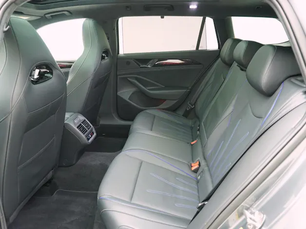 VW Passat Variant 2.0 TSI DSG R-Line 4Motion