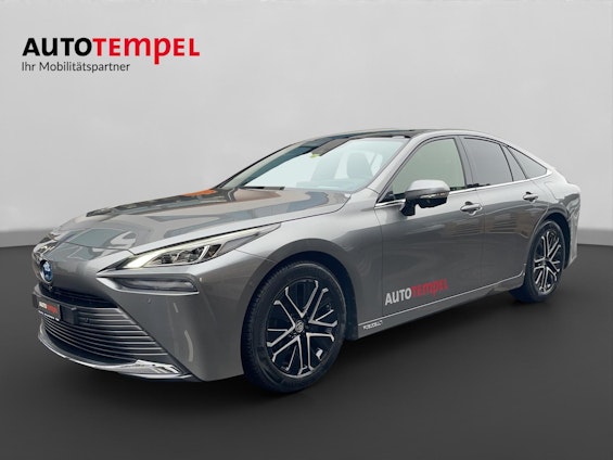 First vehicle image