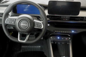 Fahrzeugbild JEEP Avenger 1.2 MHEV Upland 4xe Leasing à partir de 0,99%