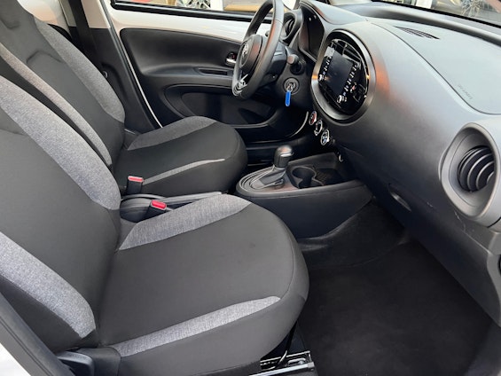 Vehicle image 12 Vehicle image 12