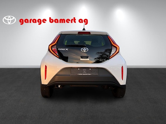 Vehicle image 4 Vehicle image 4