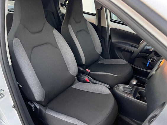 Vehicle image 14 Vehicle image 14