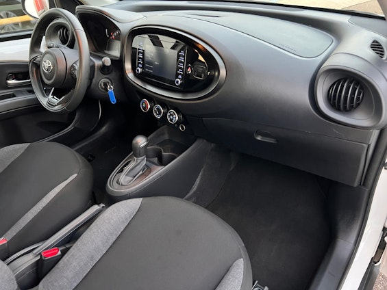 Vehicle image 13 Vehicle image 13