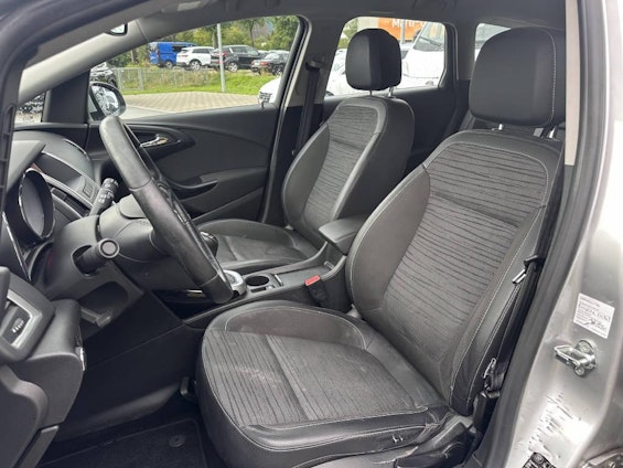 Vehicle image 4 Vehicle image 4