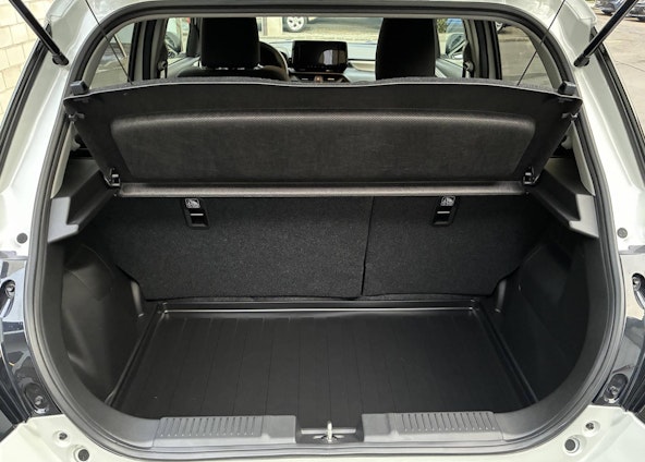 Vehicle image 9 Vehicle image 9