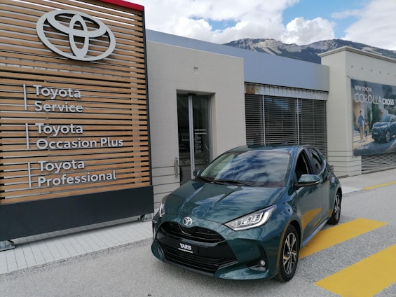 First vehicle image
