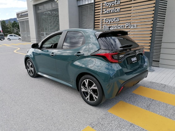 Vehicle image 3