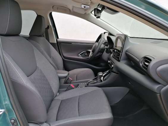 Vehicle image 6