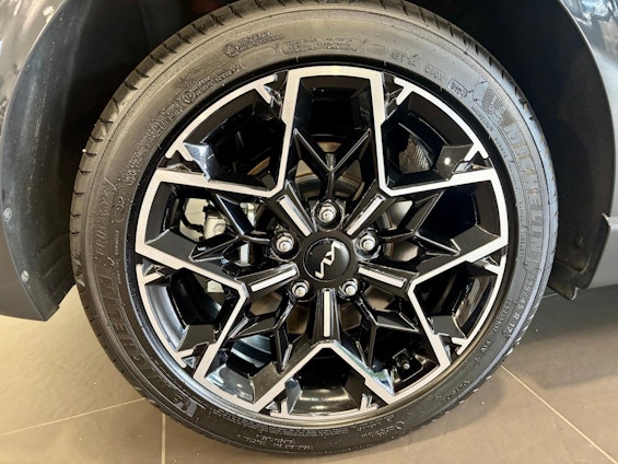 Vehicle image 14 Vehicle image 14