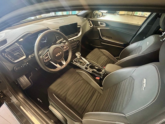 Vehicle image 8 Vehicle image 8