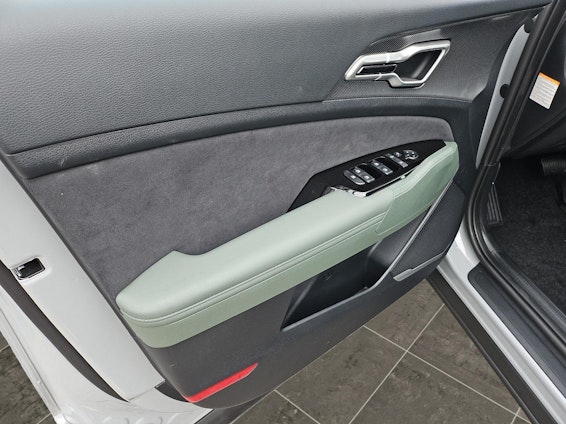 Vehicle image 12 Vehicle image 12