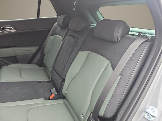 Vehicle image 13 Vehicle image 13