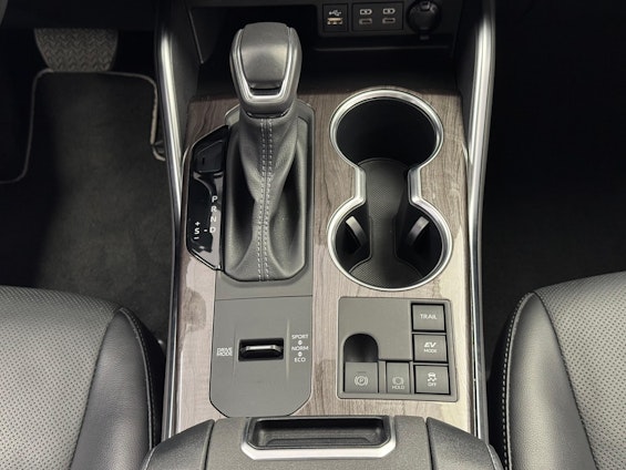 Vehicle image 16 Vehicle image 16