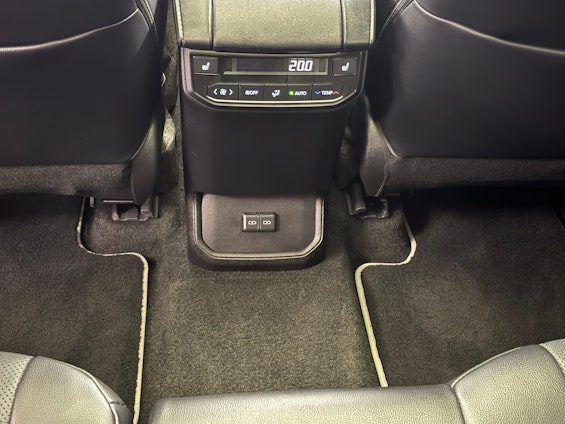 Vehicle image 19 Vehicle image 19