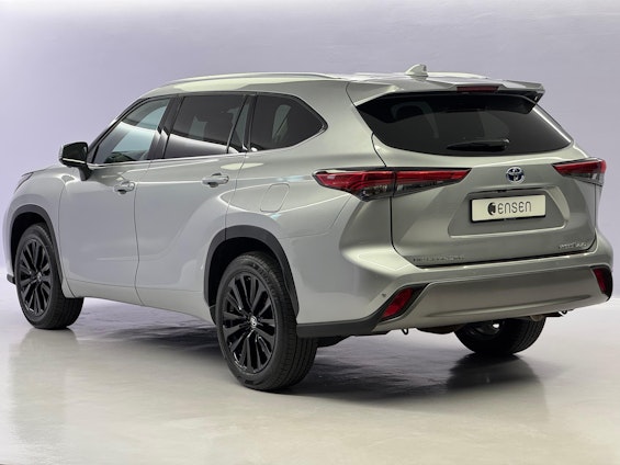 Vehicle image 4 Vehicle image 4