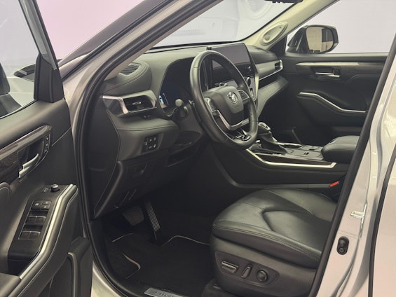 Vehicle image 6 Vehicle image 6