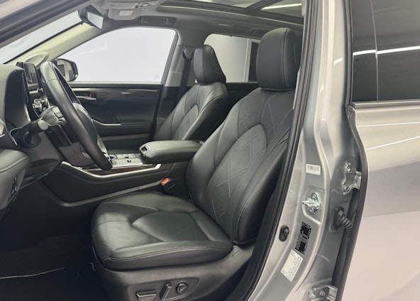 Vehicle image 8 Vehicle image 8