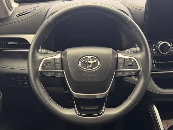 Vehicle image 14 Vehicle image 14