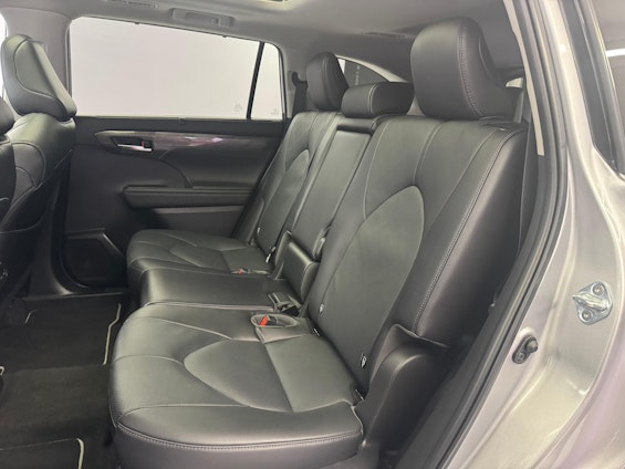 Vehicle image 9 Vehicle image 9