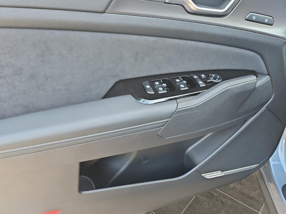 Vehicle image 12 Vehicle image 12