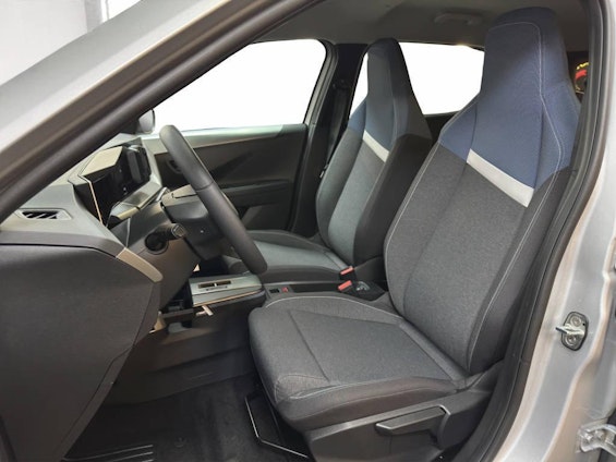 Vehicle image 8 Vehicle image 8