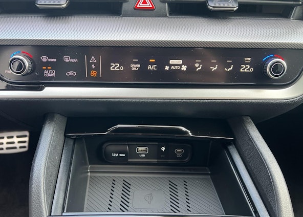 Vehicle image 17 Vehicle image 17