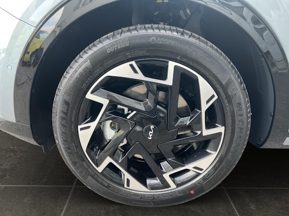 Vehicle image 15 Vehicle image 15