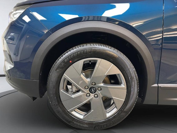 Vehicle image 13 Vehicle image 13