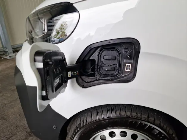 Peugeot e-Expert Kaw. Long 75 kWh 136 PS Premium