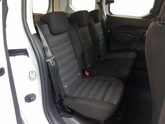 Vehicle image 10 Vehicle image 10