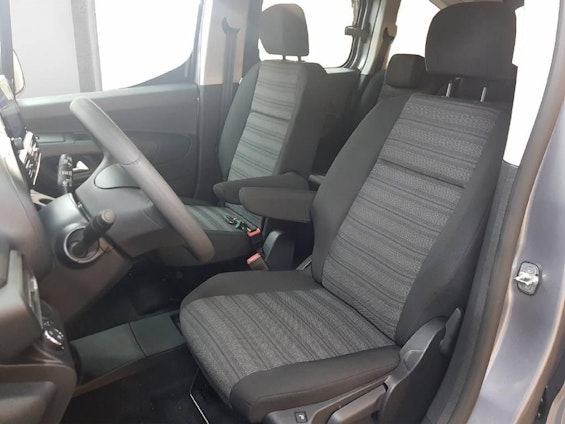 Vehicle image 8 Vehicle image 8