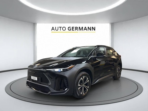 First vehicle image