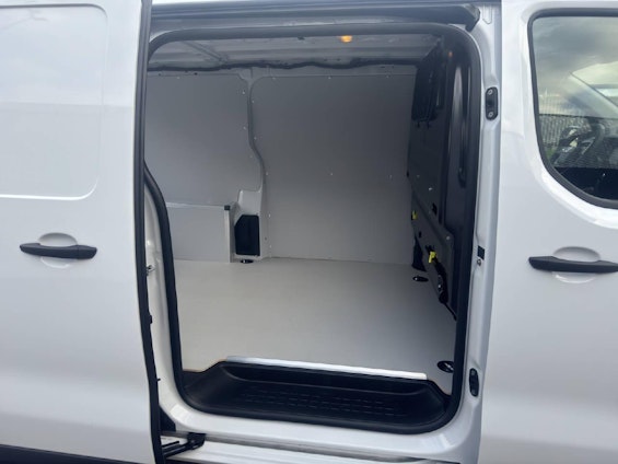 Vehicle image 9 Vehicle image 9