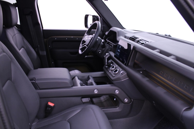 Vehicle image LAND ROVER DEFENDER