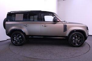 Vehicle image LAND ROVER Defender 110 3.0 D I6 300 X-Dynamic HSE