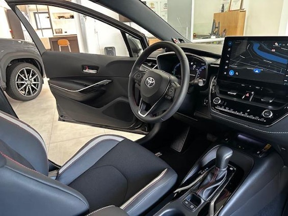 Vehicle image 16