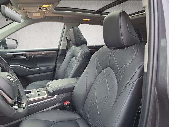 Vehicle image 9 Vehicle image 9